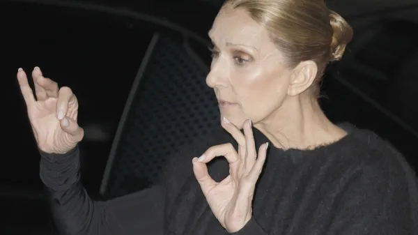 C&eacute;line Dion salue ses fans en arrivant &agrave; l'h&ocirc;tel Royal Monceau &agrave; Paris apr&egrave;s son concert &agrave; la Pl&eacute;nitude Arena &agrave; Paris La D&eacute;fense le 14 octobre 2026. C&eacute;line Dion greets her fans arriving at the Royal Monceau hotel in Paris after her concert at the Pl&eacute;nitude Arena in Paris La D&eacute;fense on October 14, 2026.,Image: 1143487967, License: Rights-managed, Restrictions:, Model Release: no, Credit line: Christophe Aubert/Bestimage/Profimedia