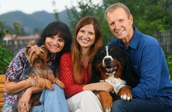 Nata&scaron;a, Ana in Dino. In &scaron;tiri tačke &ndash; dvakrat 