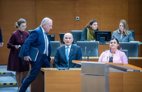 Ljubljana, DZ.Izredna seja DZ, na kateri so obravnavali predlog rebalansa proracuna RS za letos ter predlog novele zakona o izvrsevanju proracunov RS za leti 2026 in 2027.Predsednik SDS Janez Jansa.