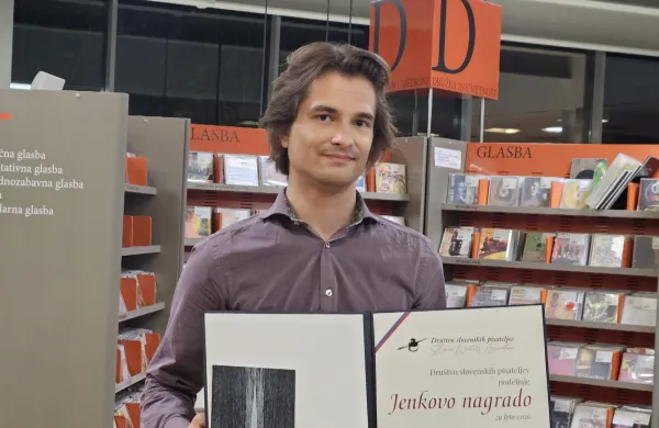Koprčan Vid Karlov&scaron;ek je za svoj pesni&scaron;ki prvenec prejel Jenkovo nagrado.