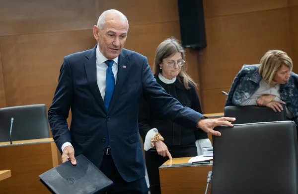 Premier Janez Jan&scaron;a na včeraj&scaron;nji redni seji DZ.