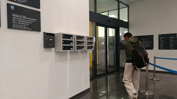 Na UE Koper se je včeraj po 17. uri mudilo &scaron;est ljudi.