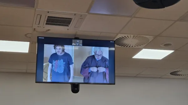 Napadalec odkorakal iz pripora, žrtev zaradi poskusa ropa končala za zapahi