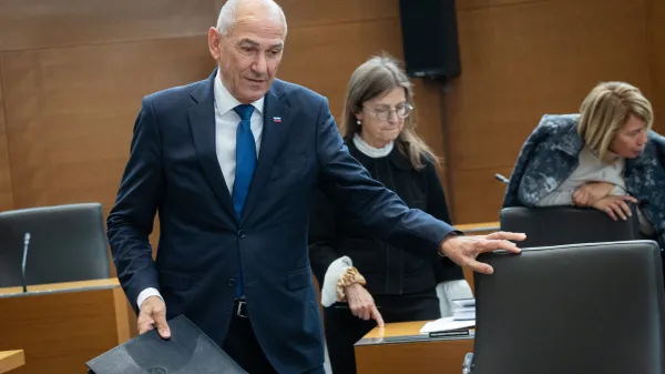 Premier Janez Jan&scaron;a na včeraj&scaron;nji redni seji DZ.