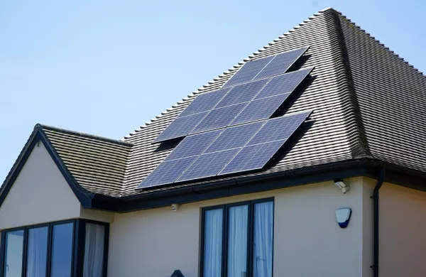 Sončna elektrarna na ključ: kaj preveriti, preden podpi&scaron;emo ponudbo