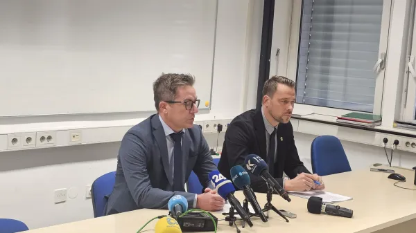 Črtomir Kuret, vodja oddelka za gospodarsko krimnaliteto v Sektorju kriminalistične policije na Policijski upravi Koper in dr. David Smolej, vodja oddelka za korupcijo v Upravi kriminalistične policije na Generalni policijski upravi.