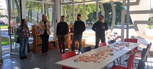 V nekdanji pisarni GO! 2025 bo odslej bival Mladinski center Nova Gorica. 