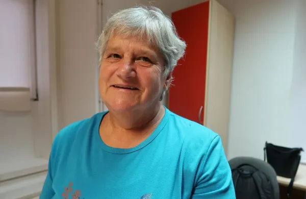 Kmetica leta na dopustu &scaron;e ni bila, meditira na traktorju