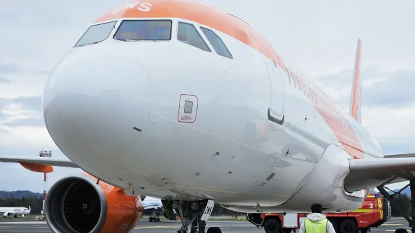Brnik, Letalisce Ljubljana.Prihod letala letalske druzbe EasyJet na novo vzpostavljeni liniji Ljubljana-Edinburg.