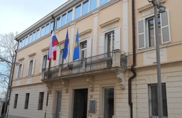 Verdijeva ulica, občinska uprava