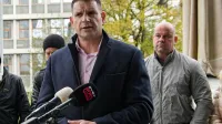 Edvard Edi Grubelić (desno) je že od leta 2024 eden najožjih sodelavcev Zorana Stevanovića. Kljub temu ga je ta do nedavnega držal v ozadju in se delal, da ga ne pozna. 