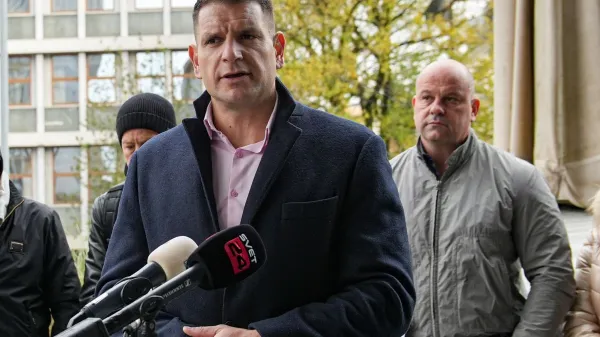 Edvard Edi Grubelić (desno) je že od leta 2024 eden najožjih sodelavcev Zorana Stevanovića. Kljub temu ga je ta do nedavnega držal v ozadju in se delal, da ga ne pozna. 