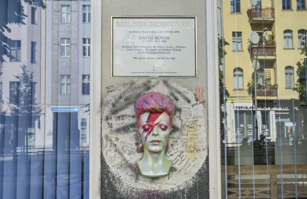 Na Berlinalu tudi neobjavljeni koncertni posnetki Davida Bowieja