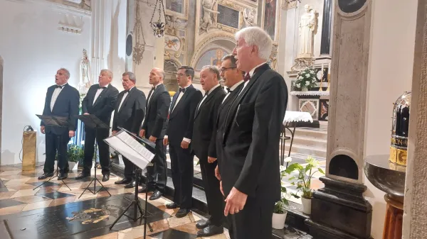 Gori&scaron;ki oktet Vrtnica je zaključil Franči&scaron;kov oktober na Kapeli