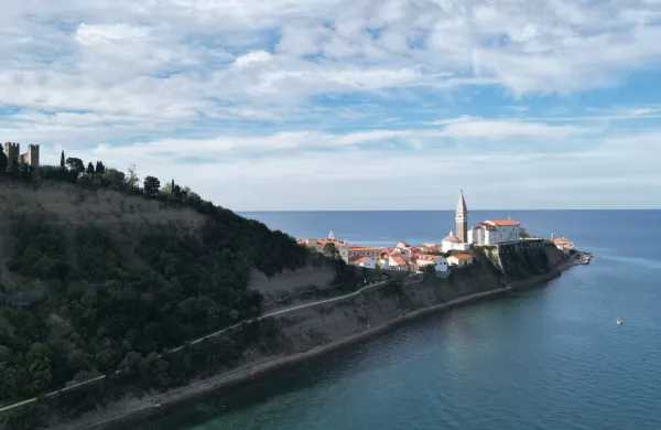 Pe&scaron;pot med Piranom in Fieso