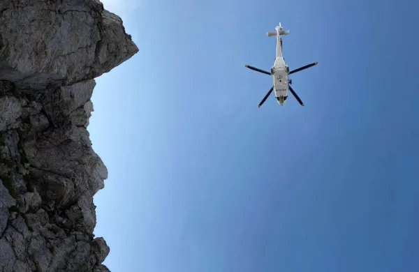 re&scaron;evanje z Mangarta gorska re&scaron;evalna služba Bovec, helikopter