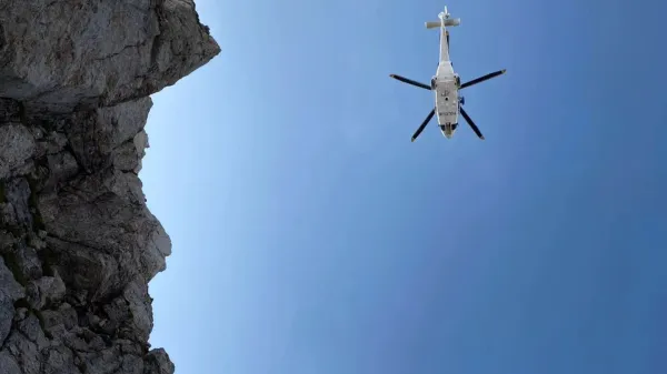 re&scaron;evanje z Mangarta gorska re&scaron;evalna služba Bovec, helikopter