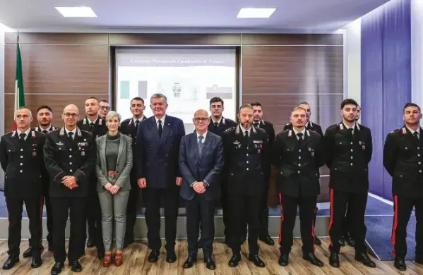 Tečajnike sta obiskala generalni konzul Kunstelj in prefekt Petronzi